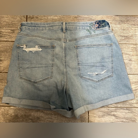 Never Worn American Egale Ripped Stretch Jean Shorts Size 18 - Picture 2 of 2